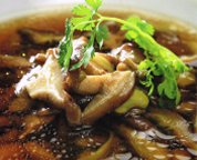 Gloobe CONSOMMé AUX CHAMPIGNONS, AUX FèVES SOYA ET à LA CORIANDRE